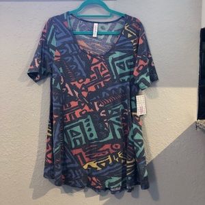 Medium LulaRoe Perfect T
